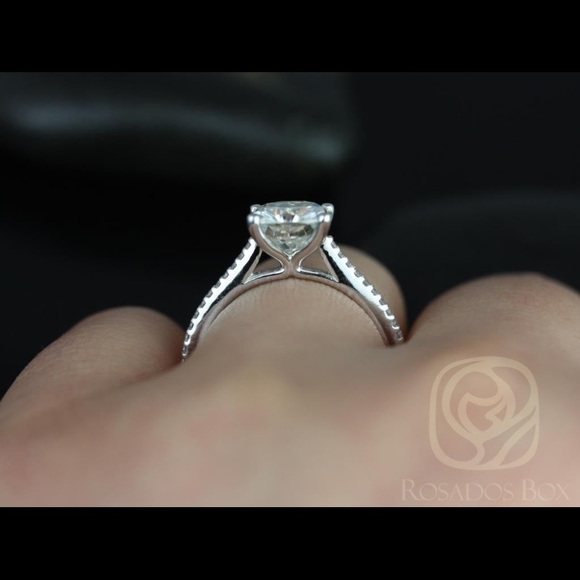 14kt White Gold Cathedral Style Eng. Ring, Size 7. - Picture 4 of 4